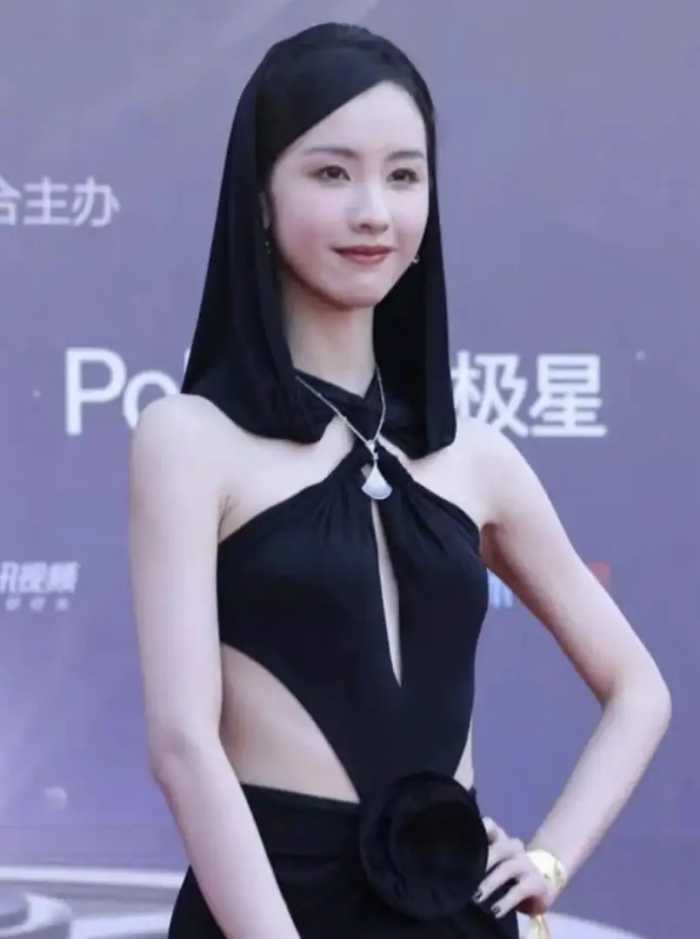 女星穿衣，出糗和惊艳，就在一念间，2023贾玲和高叶等女星验证了