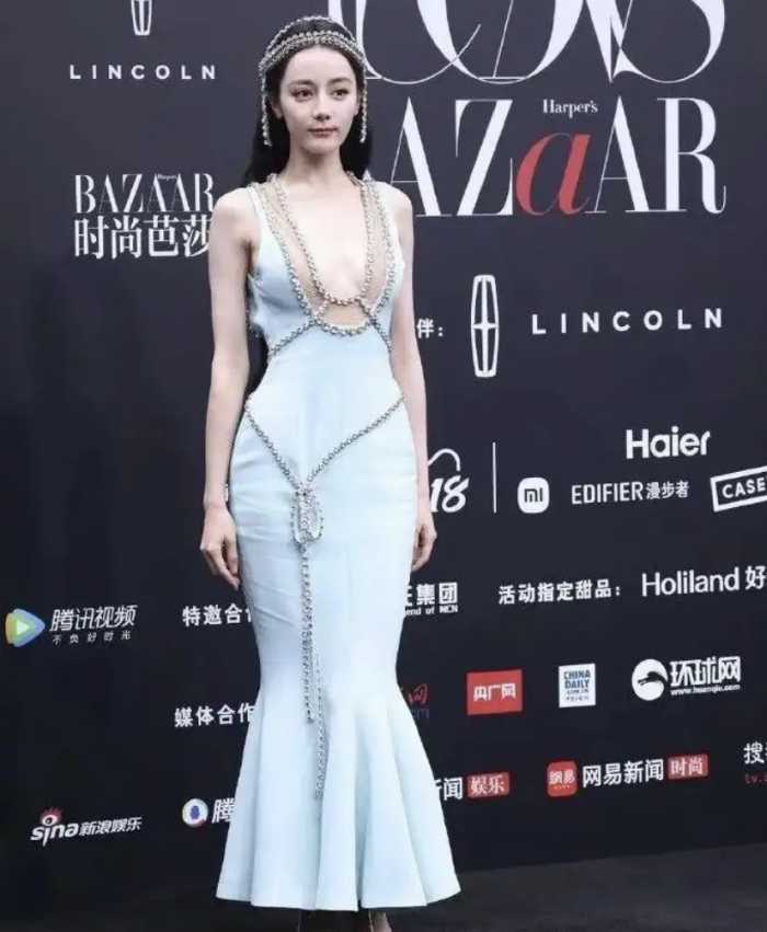 女星穿衣，出糗和惊艳，就在一念间，2023贾玲和高叶等女星验证了