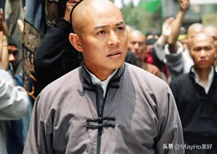 他是民国第一功夫高手，徒手制服四条藏獒，一招放翻霍元甲