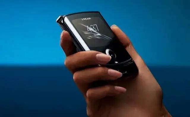 摩托罗拉Razr V3刀锋重生？盘点那些让人难忘的经典手机造型