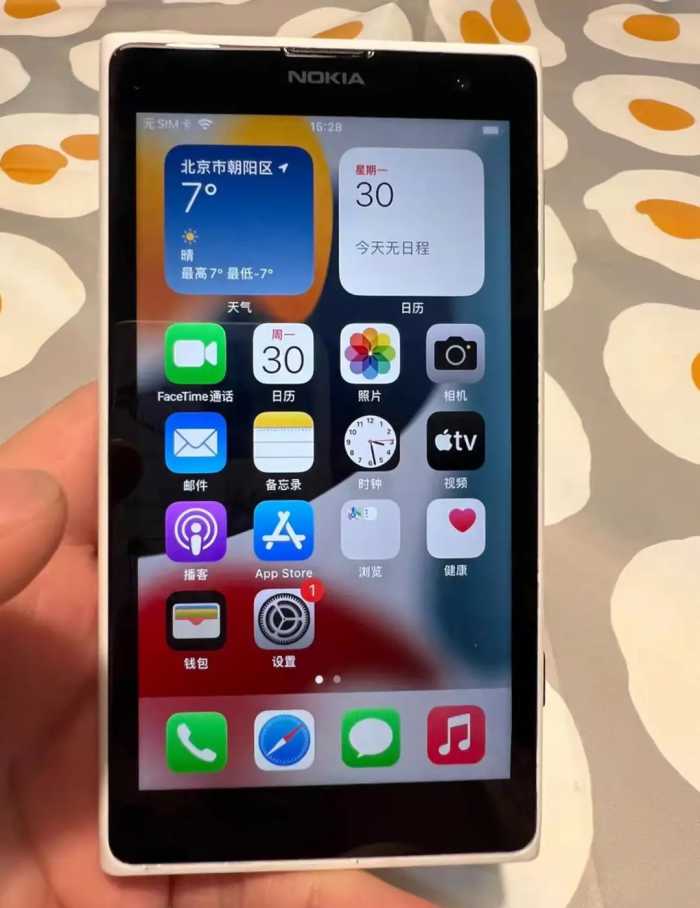 这部诺基亚手机完美运行iOS16，我愿称它为改装界天花板