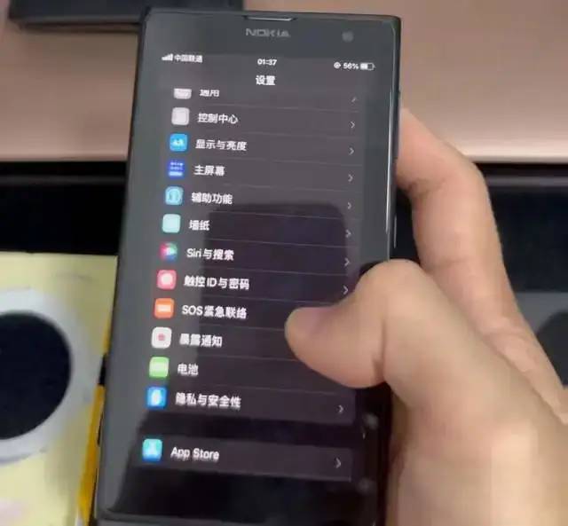 十年前的诺基亚手机暴改iPhone，流畅运行iOS系统