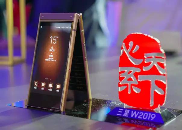 “壕专用”手机W2019发布，W系列何以成为三星最特别的存在？