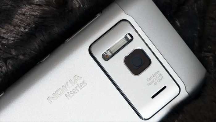 经典手机回顾：NOKIA N8（什么叫方向错了再努力也没用）