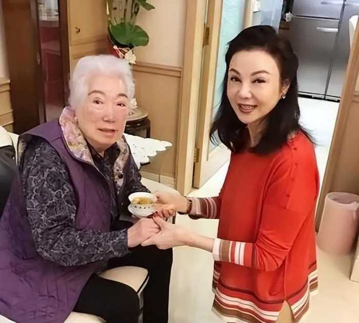 她是小婉君,嫁豪门生5子后丈夫爱上王祖贤,婆婆霸气给出4亿离婚费