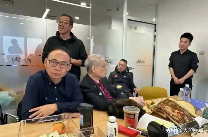 与辉同行开播仅2天就被放假，安安自爆内情，网友听完都不淡定了