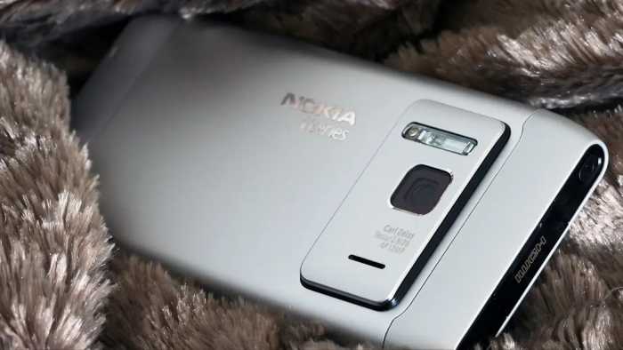 经典手机回顾：NOKIA N8（什么叫方向错了再努力也没用）