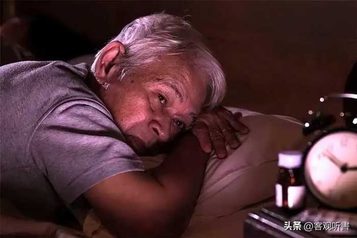 “8小时睡眠论”是错的？65岁以后，每天睡多久好？告诉你答案