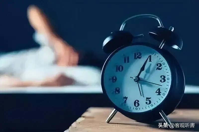 “8小时睡眠论”是错的？65岁以后，每天睡多久好？告诉你答案