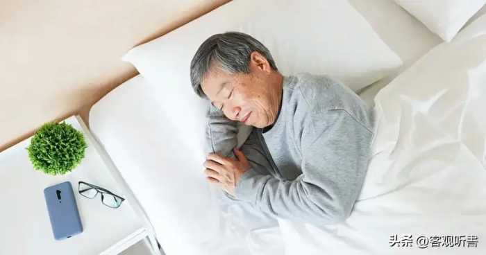 “8小时睡眠论”是错的？65岁以后，每天睡多久好？告诉你答案