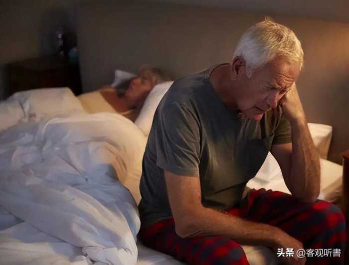 “8小时睡眠论”是错的？65岁以后，每天睡多久好？告诉你答案