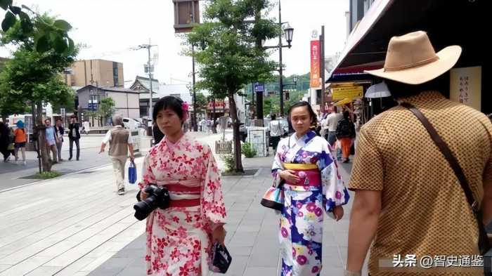 被原子弹轰炸后100年内不能住人，为何广岛、长崎现在还有人居住