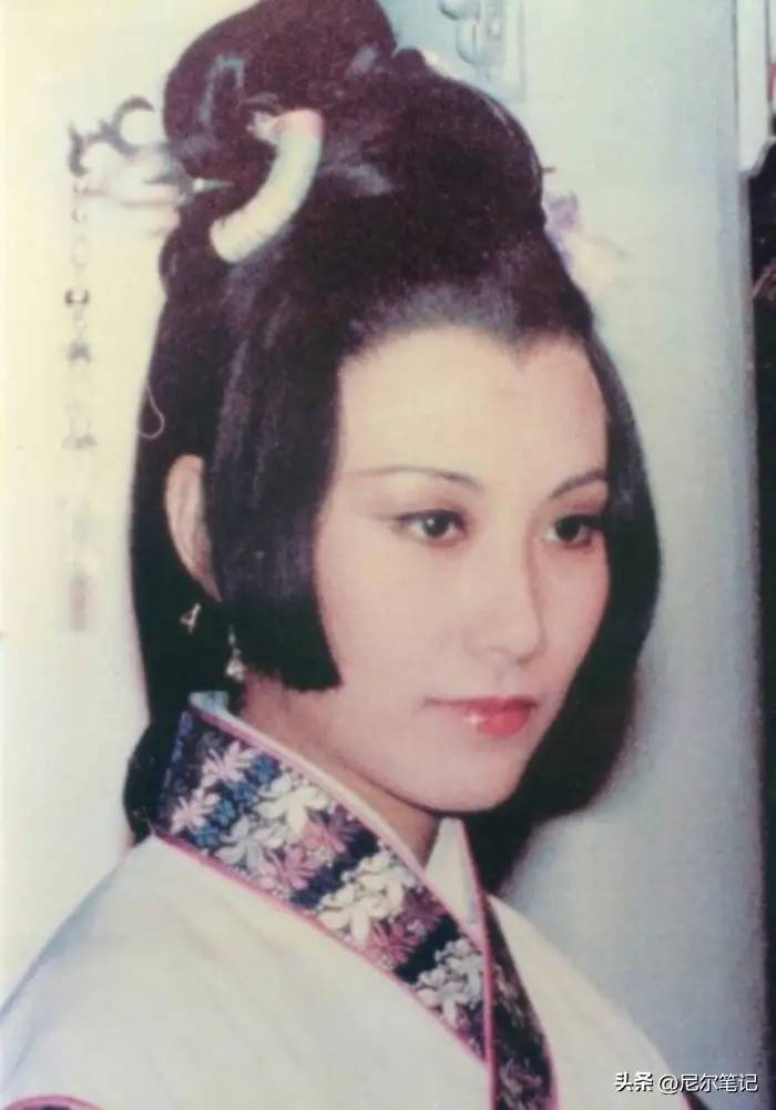 汪明荃情史：力压赵雅芝却一生无子，罗家英疯狂求婚，63岁得二嫁