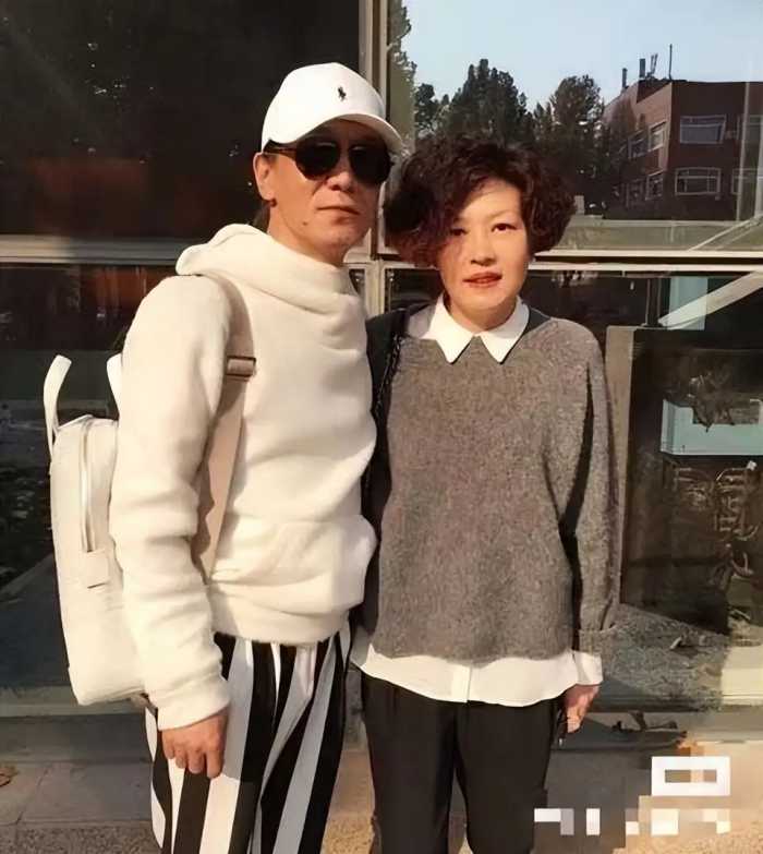 李咏：时隔多年死因被揭开，妻子哈文说出真相，是怕父母担心