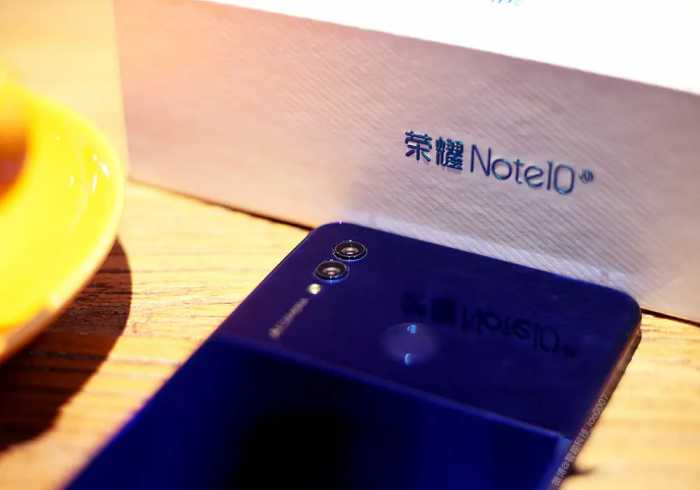 荣耀Note10上手：6.95英寸大屏，镜面设计，视觉效果令人满意