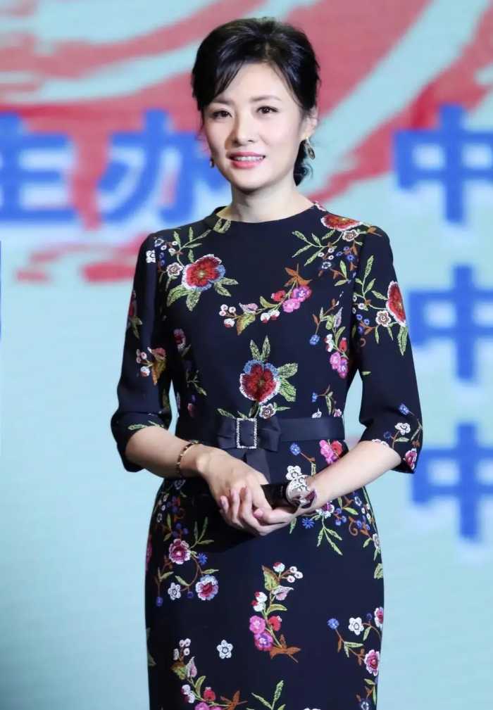 倪萍，周涛和董卿哪个最美？美照