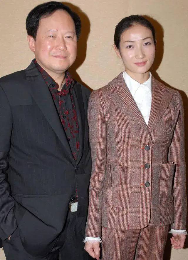 香港豪门“绿帽子”：娶最美打星、娇妻出轨干儿子、衣柜现半裸男