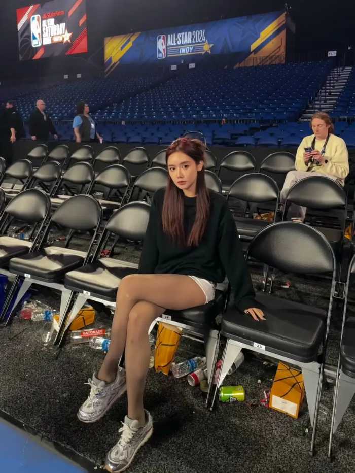 美娜和王鹤棣同框出现在NBA全明星现场