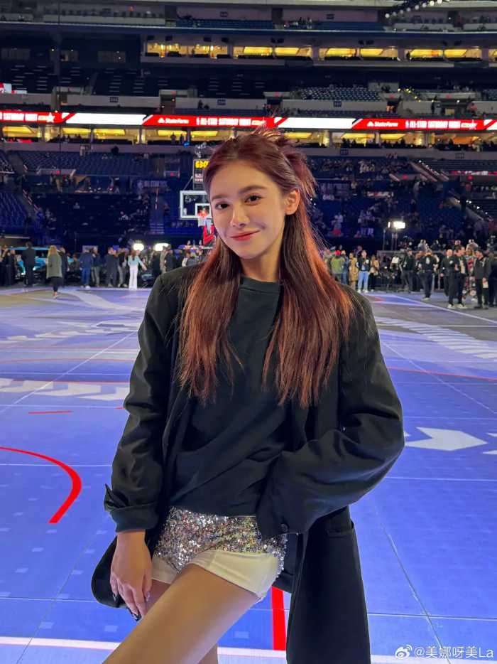 美娜和王鹤棣同框出现在NBA全明星现场