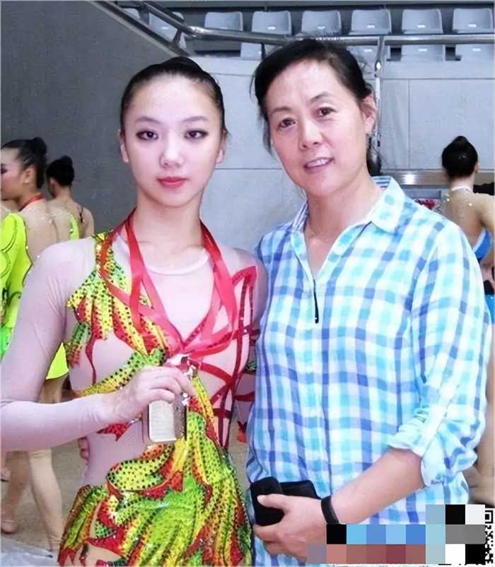 她被誉为体坛第一美女，身材傲人不输潘晓婷，18岁就与杨鸣谈恋爱