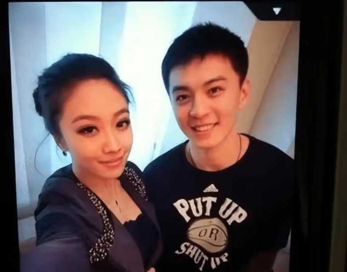 她被誉为体坛第一美女，身材傲人不输潘晓婷，18岁就与杨鸣谈恋爱