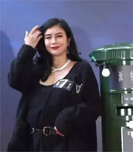 61岁高龄，220斤体重，却美到勾人心魄，顶级美人吴家丽太绝了！