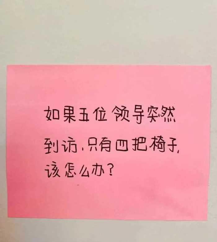 “合租的小姐姐，每天穿成这样在家打扫卫生，多少有些不合适！”