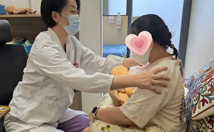 一直戒不了奶？12岁男孩每天喝3次母乳，求助医生被拒绝：回家吧