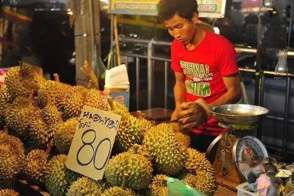 泰国榴莲满大街卖不出去，水果商贩怒斥，难道是中国商人造成的？