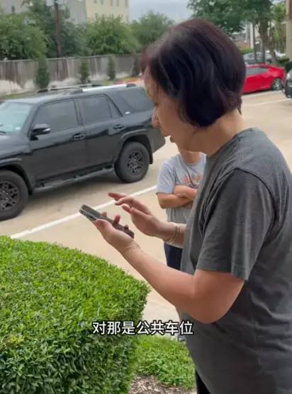 两副嘴脸！小伙在美国租房，被华裔大妈堵门找事，美警一来老实了