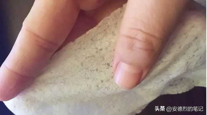 央视曝光“毒纸巾”，比抹布还脏用多了还致癌，别再整箱往家扛了