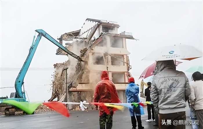 浙江钉子户罗保根：不满5层楼赔26万堵火车站口4年，最终下场如何