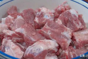 炖肉炖排骨，放料越多越难吃，做到“1放3不放”，软烂入味吃着香