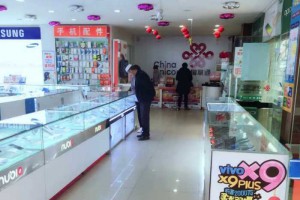 满大街的手机专卖店，到底哪些是山寨的？