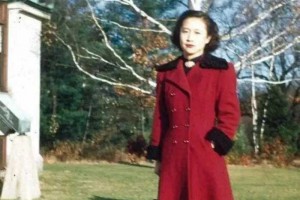 50年，杨振宁未婚妻杜致礼在美国留影，气质不凡，不愧为名将之女